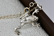 Load image into Gallery viewer, CAVIN RICHIE Sterling Silver Frog Charm Pendant 18&quot; Necklace
