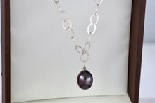 Load image into Gallery viewer, Sterling Silver Large Black Tahitian Pearl Oval Link 19&quot; Necklace
