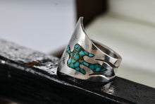 Load image into Gallery viewer, Native American Silver Turquoise Chip Inlay Thunderbird Spoon Ring Size 5
