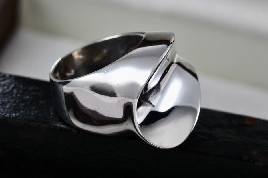 Sterling Silver Heavy Duty Wavy Illusion Dome Ring Size 6.5 Signed Mexico