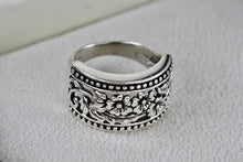 Load image into Gallery viewer, Sterling Silver Floral Filigree Flowers Wide Band Ring Size 7.5
