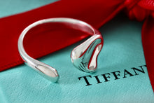 Load image into Gallery viewer, Tiffany &amp; Co. Elsa Peretti Silver Full Heart Ring
