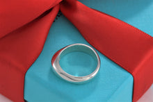 Load image into Gallery viewer, Tiffany &amp; Co. Twist Band Dome 1999 Ring

