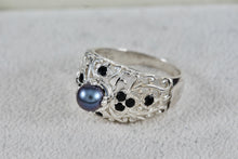 Load image into Gallery viewer, Black Tahitian Pearl Filigree Sterling Silver Ring Size 8
