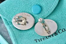 Load image into Gallery viewer, Tiffany &amp; Co. Men&#39;s Plain Engravable Oval Cufflinks
