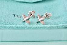 Load image into Gallery viewer, Tiffany &amp; Co. Elsa Peretti Silver Sirius Star Stud Earrings
