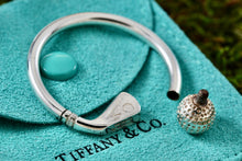 Load image into Gallery viewer, Tiffany &amp; Co. Silver Vintage Golf Club &amp; Ball Key Ring Keychain
