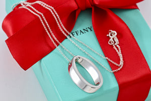 Tiffany & Co. Silver Geometric Oval Pendant Necklace