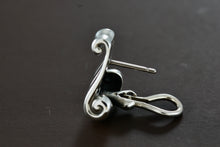 Load image into Gallery viewer, James Avery *SINGLE* Silver Scroll Clip-On Earrings
