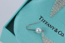 Load image into Gallery viewer, Tiffany &amp; Co. Elsa Peretti Silver Small Mesh Dangle Pearl Earrings
