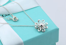 Load image into Gallery viewer, Tiffany &amp; Co. Paloma Picasso Silver Daisy Flower Necklace
