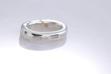 Load image into Gallery viewer, Tiffany &amp; Co. Oval Jump Ring Clasp
