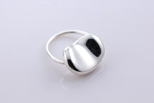 Load image into Gallery viewer, Tiffany &amp; Co. Elsa Peretti Rotating Large Bean Ring
