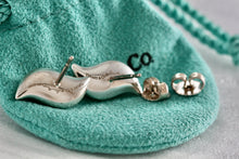 Load image into Gallery viewer, Tiffany &amp; Co. Elsa Peretti Silver Feather Stud Earrings
