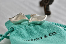 Load image into Gallery viewer, Tiffany &amp; Co. Elsa Peretti Silver Feather Stud Earrings
