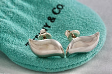 Load image into Gallery viewer, Tiffany &amp; Co. Elsa Peretti Silver Feather Stud Earrings
