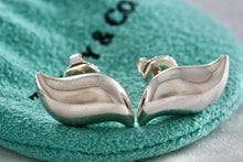 Load image into Gallery viewer, Tiffany &amp; Co. Elsa Peretti Silver Feather Stud Earrings
