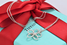 Load image into Gallery viewer, Tiffany &amp; Co. Paloma Picasso Silver Villa Flower Necklace
