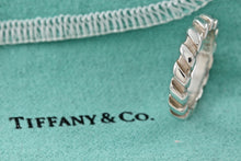 Load image into Gallery viewer, Tiffany &amp; Co. Atlas Silver Twist Groove Stripe Narrow Band Ring Size 5
