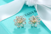 Load image into Gallery viewer, Tiffany &amp; Co. Paloma Picasso Silver Daisy Gold Bead Flower Earrings
