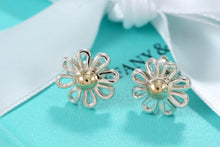 Load image into Gallery viewer, Tiffany &amp; Co. Paloma Picasso Silver Daisy Gold Bead Flower Earrings
