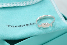 Load image into Gallery viewer, Tiffany &amp; Co. Elsa Peretti Small Bean Ring
