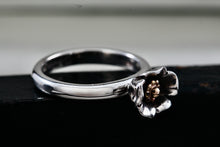 Load image into Gallery viewer, Daisy London Sterling Silver &amp; Gold Flower Ring Size 7
