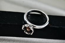 Load image into Gallery viewer, Daisy London Sterling Silver &amp; Gold Flower Ring Size 7
