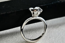 Load image into Gallery viewer, Daisy London Sterling Silver &amp; Gold Flower Ring Size 7
