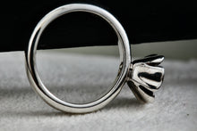 Load image into Gallery viewer, Daisy London Sterling Silver &amp; Gold Flower Ring Size 7
