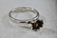 Load image into Gallery viewer, Daisy London Sterling Silver &amp; Gold Flower Ring Size 7
