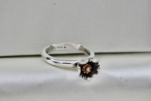 Load image into Gallery viewer, Daisy London Sterling Silver &amp; Gold Flower Ring Size 7
