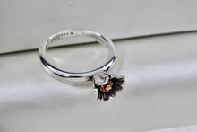 Load image into Gallery viewer, Daisy London Sterling Silver &amp; Gold Flower Ring Size 7
