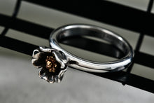 Load image into Gallery viewer, Daisy London Sterling Silver &amp; Gold Flower Ring Size 7
