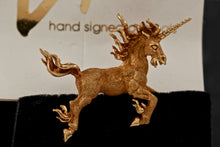 Load image into Gallery viewer, Dan Levin 1979 Handmade &quot;Guardian of the Glen&quot; Pegasus Unicorn Horse 18Kt. Gold Pendant
