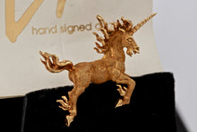 Load image into Gallery viewer, Dan Levin 1979 Handmade &quot;Guardian of the Glen&quot; Pegasus Unicorn Horse 18Kt. Gold Pendant
