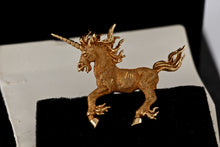 Load image into Gallery viewer, Dan Levin 1979 Handmade &quot;Guardian of the Glen&quot; Pegasus Unicorn Horse 18Kt. Gold Pendant
