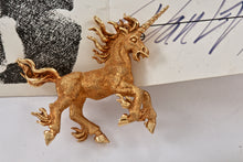 Load image into Gallery viewer, Dan Levin 1979 Handmade &quot;Guardian of the Glen&quot; Pegasus Unicorn Horse 18Kt. Gold Pendant
