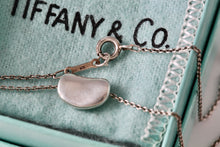 Load image into Gallery viewer, Tiffany &amp; Co. Elsa Peretti Vintage Silver Small Bean 16&quot; Necklace
