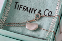 Load image into Gallery viewer, Tiffany &amp; Co. Elsa Peretti Vintage Silver Small Bean 16&quot; Necklace
