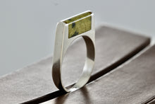 Load image into Gallery viewer, Sterling Silver Green Malachite Flat Ring Size 8
