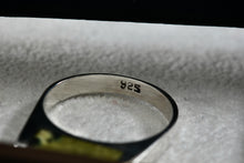 Load image into Gallery viewer, Sterling Silver Green Malachite Flat Ring Size 8
