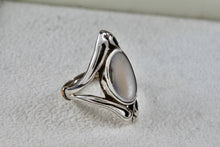 Load image into Gallery viewer, Sterling Silver Oval Mother of Pearl Inlay Statement Ring Size 3
