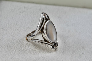 Sterling Silver Oval Mother of Pearl Inlay Statement Ring Size 3