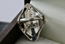 Load image into Gallery viewer, Sterling Silver Oval Mother of Pearl Inlay Statement Ring Size 3
