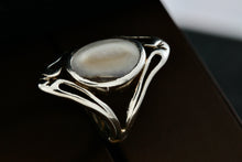 Load image into Gallery viewer, Sterling Silver Oval Mother of Pearl Inlay Statement Ring Size 3
