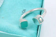 Load image into Gallery viewer, Tiffany &amp; Co. Silver Blue Enamel Square Block Horseshoe Keyring
