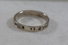 Load image into Gallery viewer, Sterling &quot;kypie ihcoy xpicte eaehcon me&quot; Silver Ring Size 9.5
