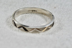 Vintage Sterling Silver ZigZag Narrow Band Ring Size 9