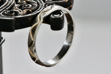 Load image into Gallery viewer, Vintage Sterling Silver ZigZag Narrow Band Ring Size 9
